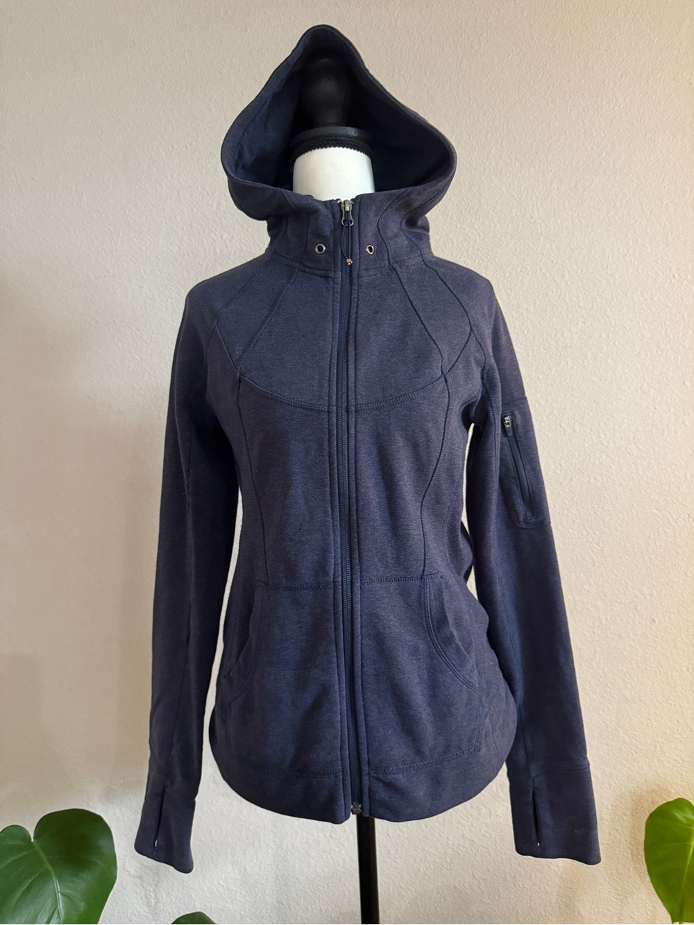 Athleta S Navy Full Zip Hoodie Jacket Thumbholes Arm Pocket Activewear Travel
